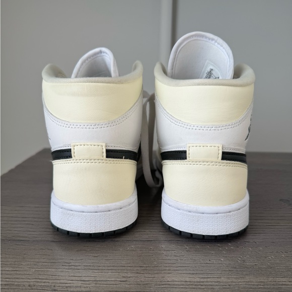 Women’s Size 9 Nike Air Jordan 1 Mid Coconut Milk PERFECT! - Picture 5 of 6